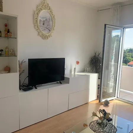Apartman Ani *